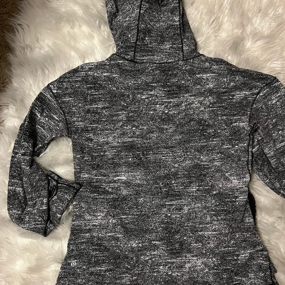 Lululemon running hoodie! Size 6